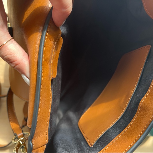 Gorgeous Vegan leather small convertible handbag. - Picture 5 of 6